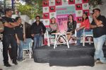 Kareena Kapoor, Karisma Kapoor at the success party og Rujuta Diwekar_s book Women & The Weight Loss Tamasha in Mumbai on 20th Jan 2012 (24).JPG